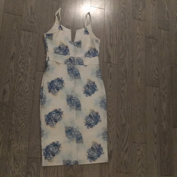 Beautiful dress by Chelsea 🌸🍀💖 - Picture 7 of 12